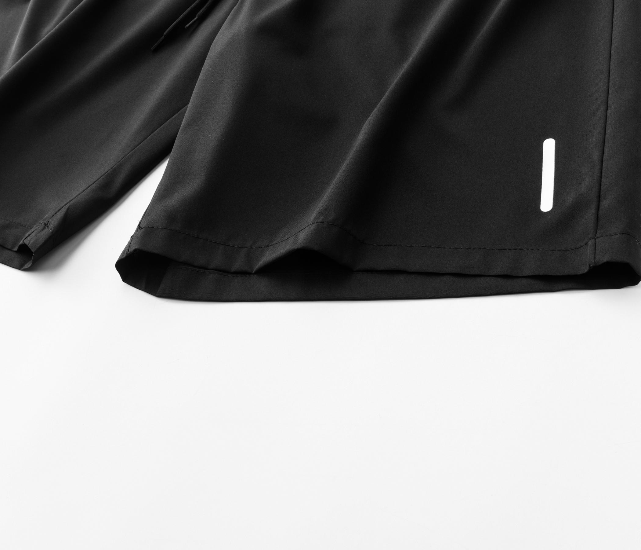 Men’s casual shorts—loose, comfortable, and breathable athletic shorts with reflective stripes on both sides of the legs. Available in multiple colors and suitable for all seasons; ideal for outdoor sports and fitness activities.