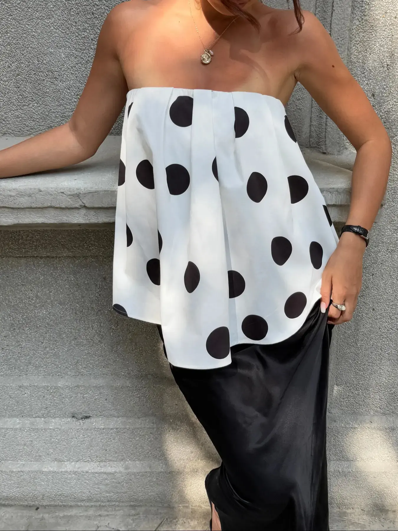 Womens Polka Dot Strapless Sleeveless Babydoll Top Loose Off Shoulder Flowing Tube Blouse Summer Holiday Vacation Outfit Casual Chic Streetwear Elegant Party Top Cute Date Night Outfit Beach Resort Going Out Look, Lightweight Casual Boho Sleeveless