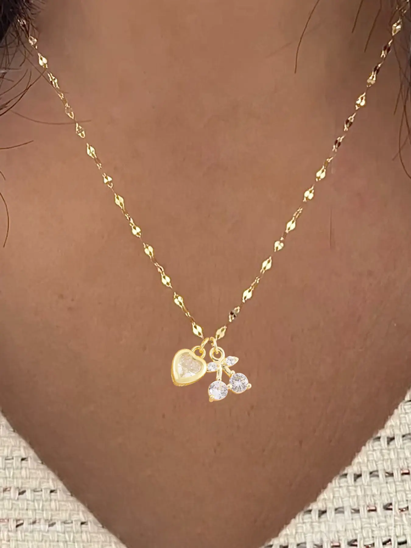 Women's Stainless Steel Heart Cherry Pendant Necklace, Casual Fashion Classic Lip Chain, All Seasons Jewelry, Love Heart Necklace