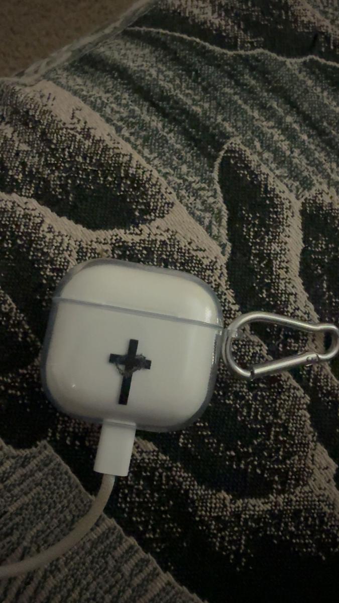 Item: Transparent, Airpods 4