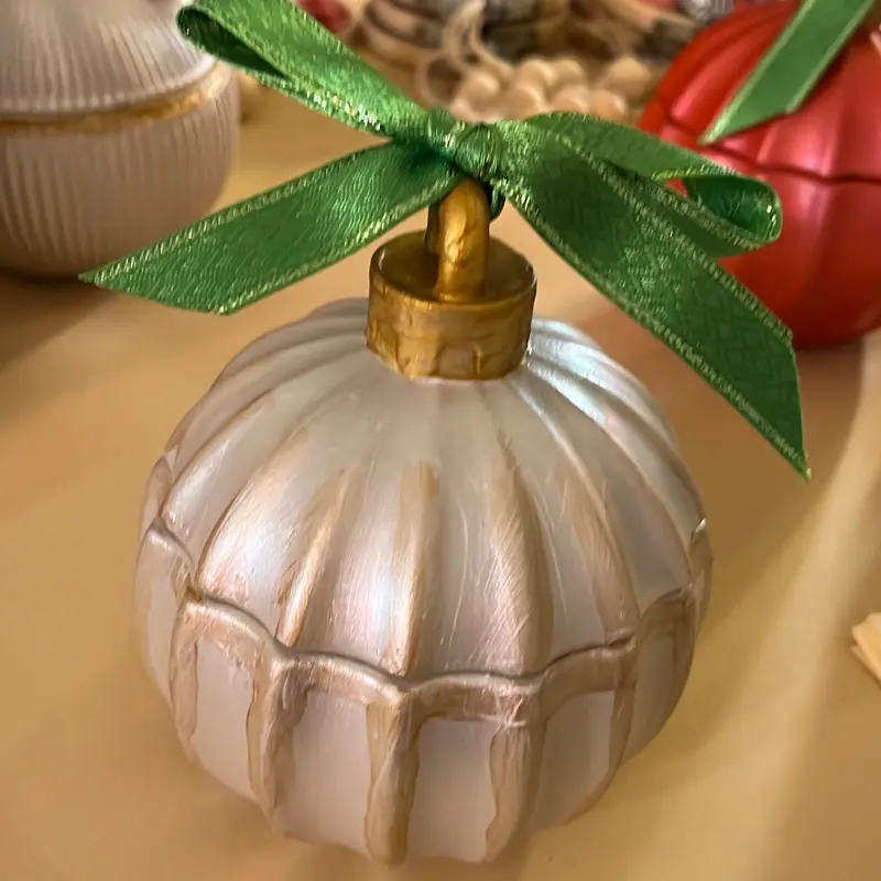 Christmas Ornament Candle - Frosted Juniper