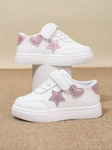 Glitter Heart Patched Sneakers, Casual Comfortable Sports Shoes for Girls, Fashionable Sneakers for Daily Wear, Casual Trainers