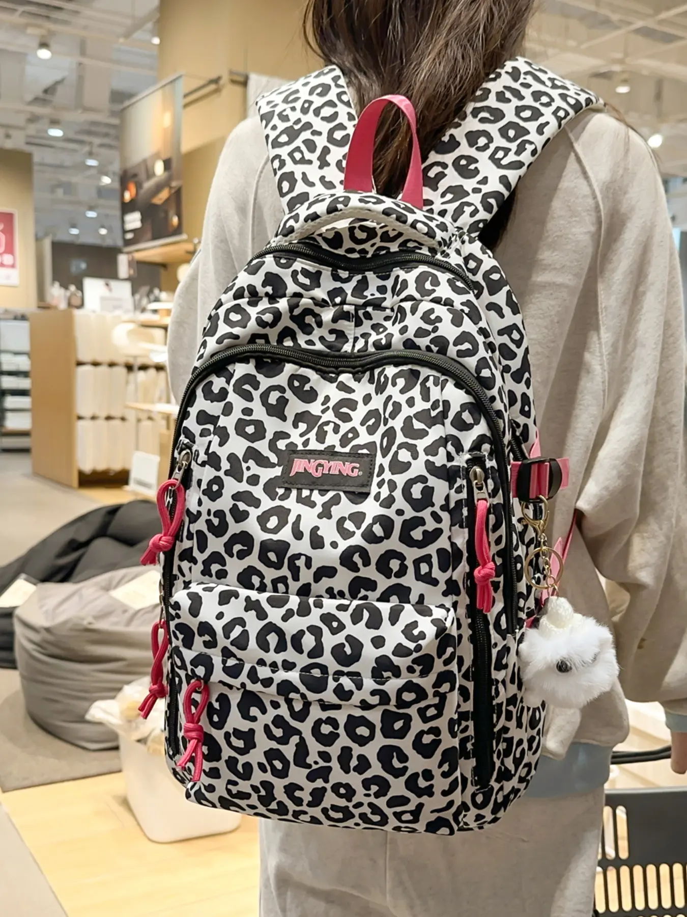 1pc Women's backpack, Cow print backpack with large capacity, zipper closure, and free pendant, trendy, Stylish Daypack, suitable for students going to school, commuting, and traveling, Casual Printed Backpack, Casual Daypack Backpacks