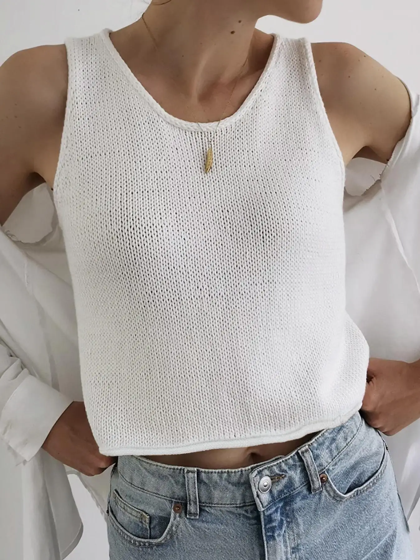 Women's Plain Round Neck Crop Sweater Vest, Casual Sleeveless Cropped Knit Top for Spring & Fall, Fashion Women's Knitwear for Daily Wear