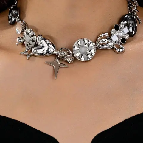 Punk Style Star Heart Vintage Metal Necklace, Dangling Charms Necklace, Retro Fashion Accessory, Unisex Jewelry, Perfect for Casual and Party Wear, Charm Necklaces, Trendy Charm Necklaces, Chain Necklace, Alloy Necklace