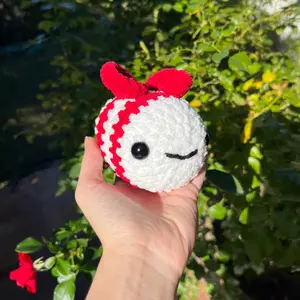 Candy cane bee crochet