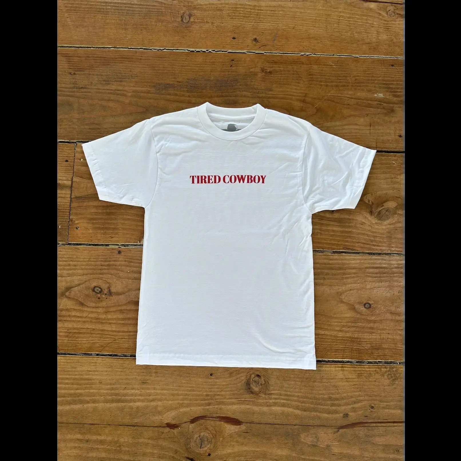 Tired Cowboy Only Here For The Pillows T-Shirt, Funny Western Cowboy Slogan Graphic Tee, Minimalist Red Text Cotton Shirt for Men Women, Casual Cowgirl Streetwear, Retro Country Style Top, Unique Gift for Lazy Cowboy and Sleep Lovers
