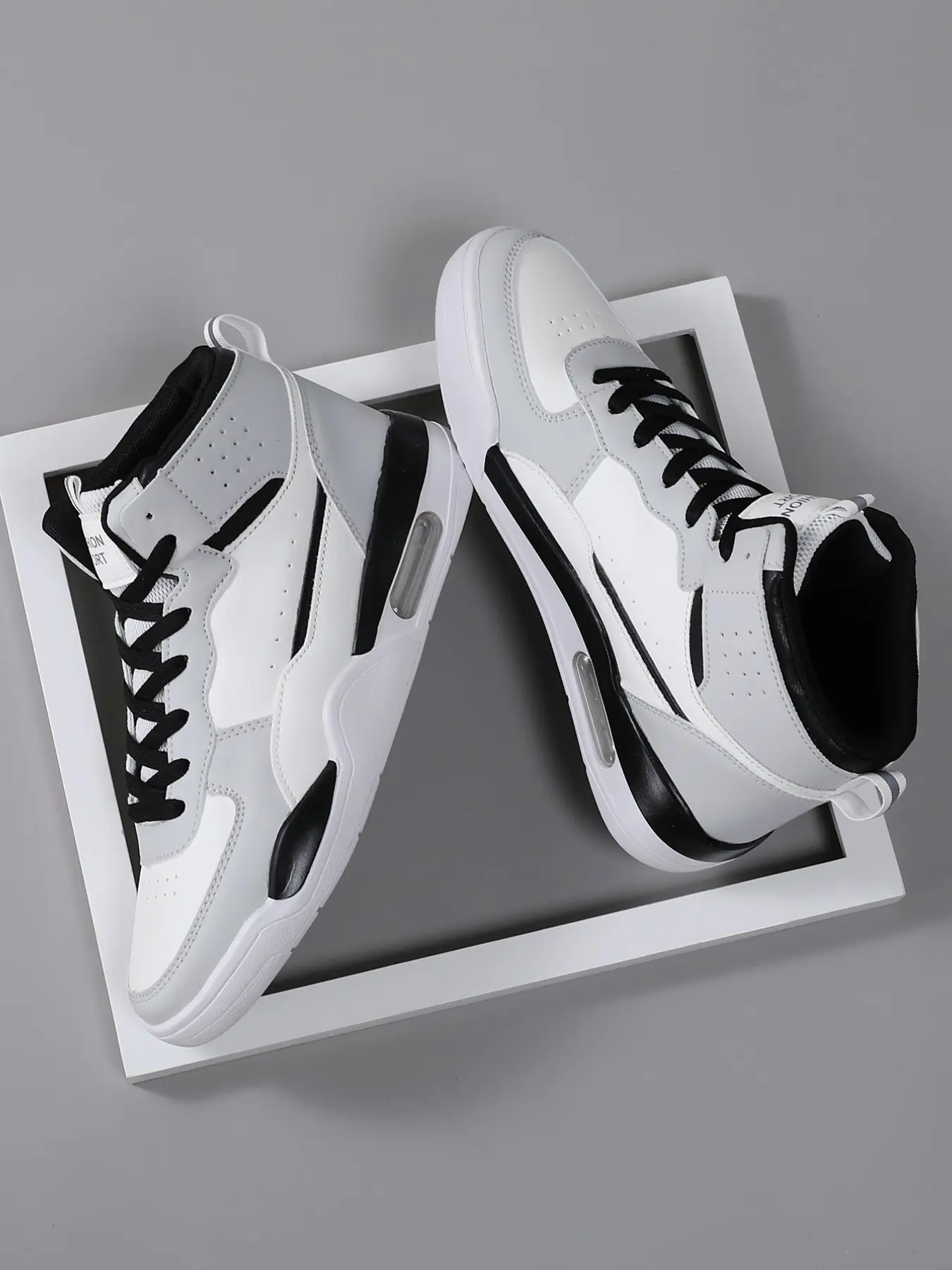 Men's Casual Sports Shoes Lace-Up Soft Sole Flat Comfort Skateboard Shoes Skater Shoes Lightweight High Top Daily Sport Shoes Skateboarding Shoes