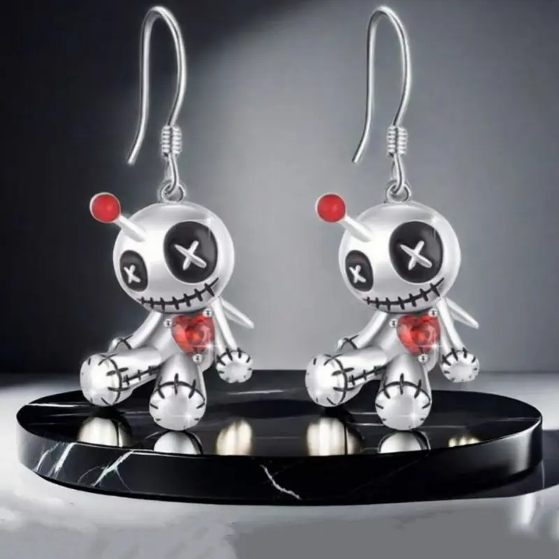 1 Pair Of Charming Punk Style Unique Cartoon Voodoo Doll Dangle Earrings with Red Heart Pendant Alloy Chain Material White & Red Design, Fun Dangling Earrings, Perfect for Halloween Festival, Party & Holiday Decor, Halloween Accessories