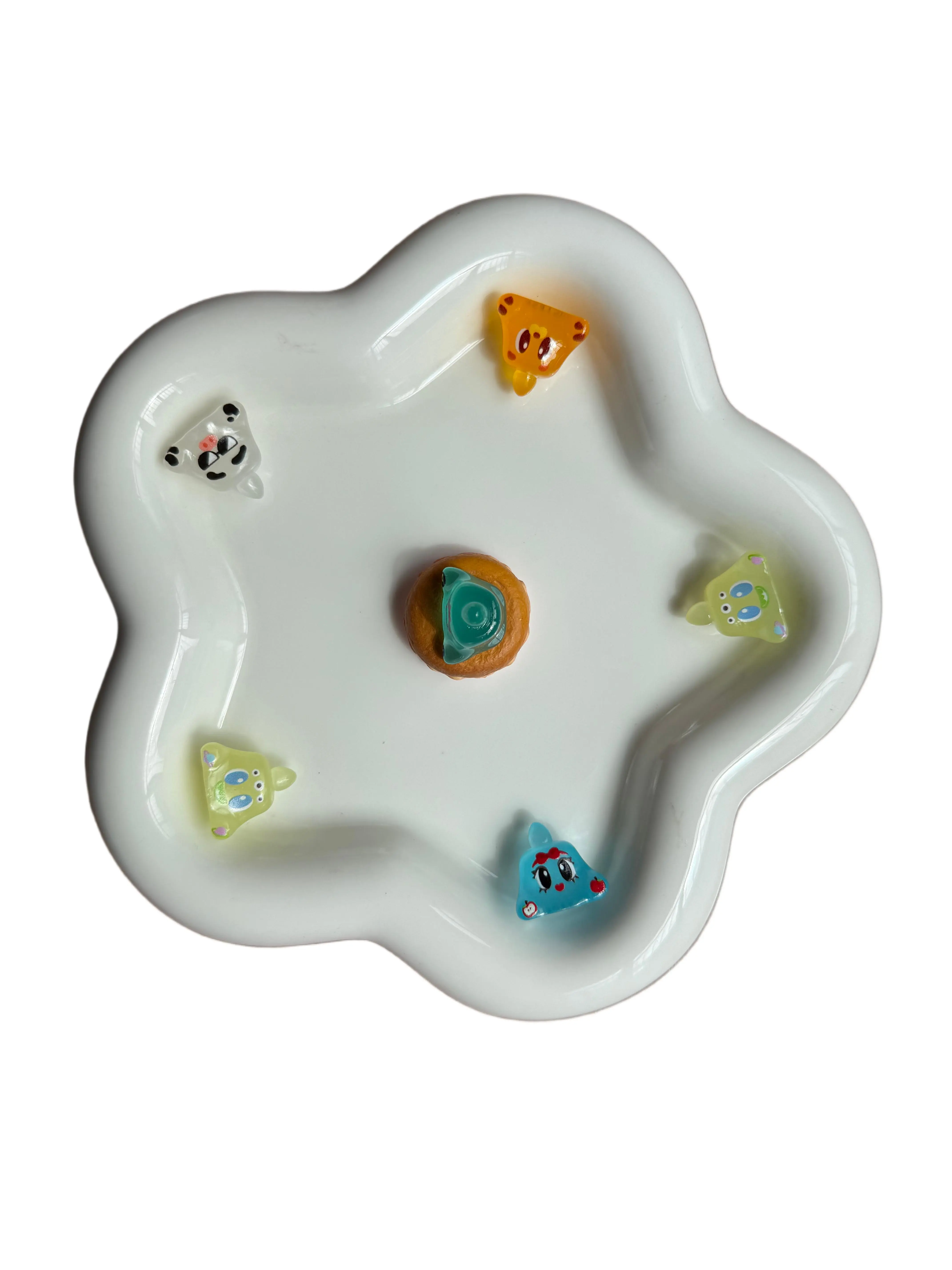 [Titans]Super cute and adorable handmade figurines, suitable for arranging on tables, decoration, and DIY combinations.