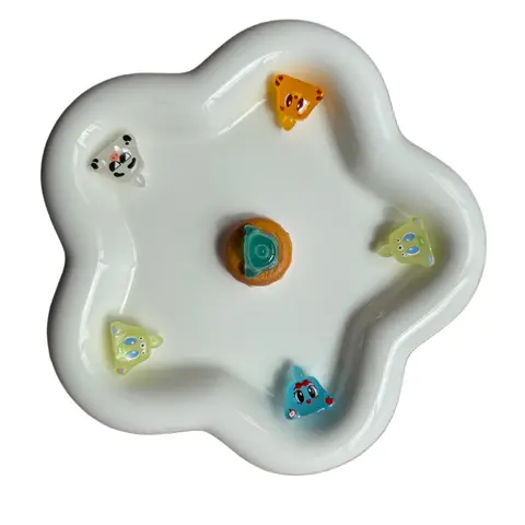 [Titans]Super cute and adorable handmade figurines, suitable for arranging on tables, decoration, and DIY combinations.