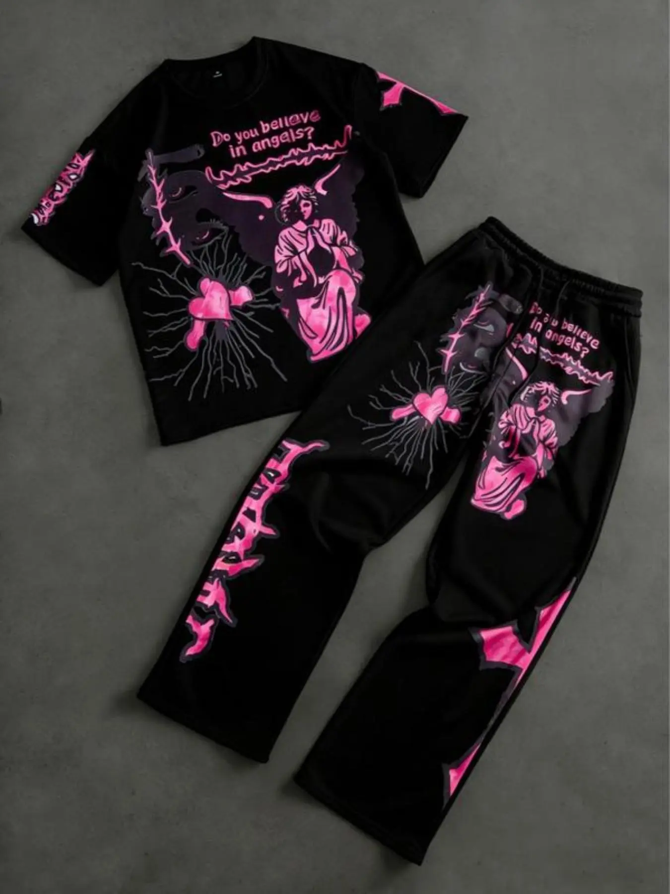 Printed Cotton T-Shirt and Pants Loungewear Set, Comfortable Bold-Design Home Clothes for Casual Daily Wear Printed Cotton T-Shirt and Pants Loungewear Set, Comfortable Bold-Design Home Clothes for Casual Daily Wear
