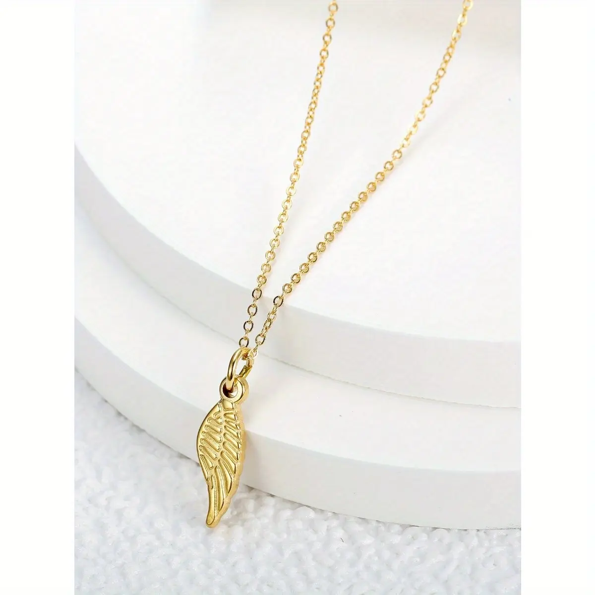 Women's Elegant Gold Wing Charm Dangle Necklace - Bird Motif, Casual Exquisite Artistic Design, Ideal for Daily Wear & Gifting, Costume Jewelry Accessory, Charm Dangle Necklaces, Bird Motif Necklaces