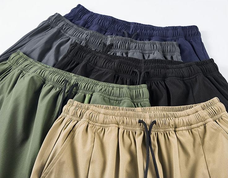 Men’s athletic shorts—comfortable, soft, warm, breathable casual mid-length shorts available in multiple colors, featuring zippered pockets and a drawstring design, made from slightly stretchy fabric, suitable for summer outdoor sports and fitness activit