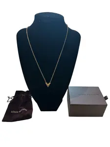 Pre-owned Louis Vuitton V 19 inch Necklace with Box and Dustbag