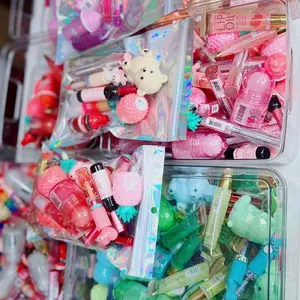 Crazy scoop, minimo 12 productos Maximo 15, + un regalo gratis , asorted lip balm, lip gloss, lip tint, lip oil Lipstick Makeup