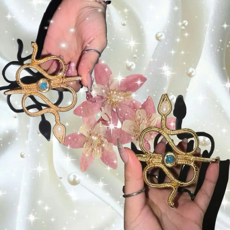 Snake arm cuff