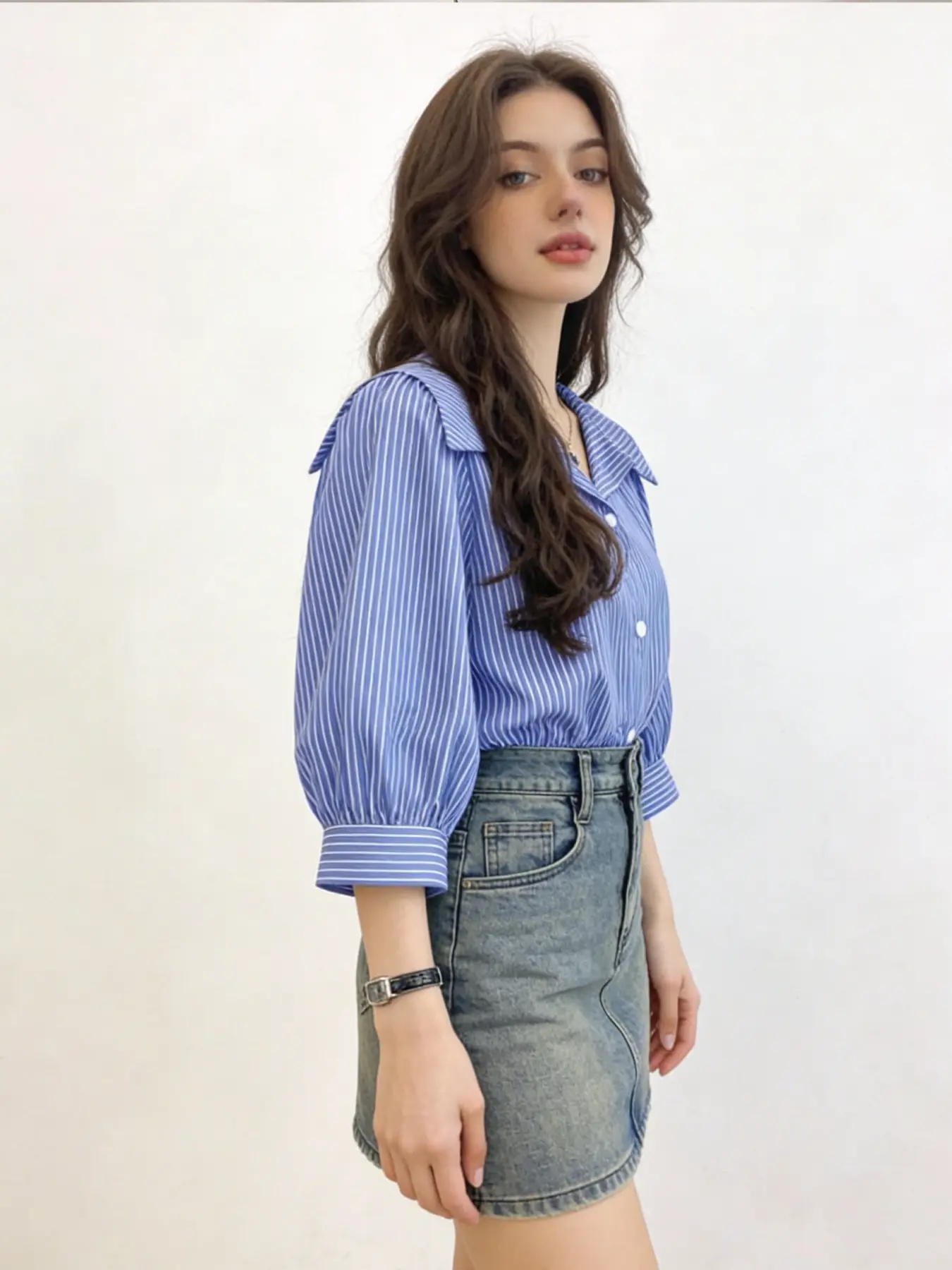 A women's casual and fashionable blue and white striped bubble sleeve Button up shirt Blouse, with a stylish and stylish design, suitable for commuting, dating, and travel, loose and slimming shirt