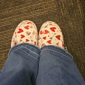 Women's Cartoon Heart Print Low Top Trending Sneakers, Cute Casual Canvas Shoes for Comfortable Everyday Wear, Perfect for Valentine's and Halloween