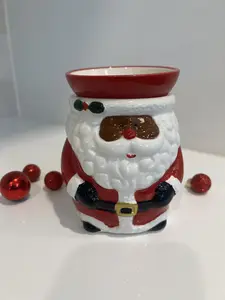 Black Santa Ceramic Wax Oil Warmer Festive Design for Holiday Decorations and Cozy Ambiance Ideal for Warming Wax or Oil Creating a Cozy Atmosphere Smooth Fragrance