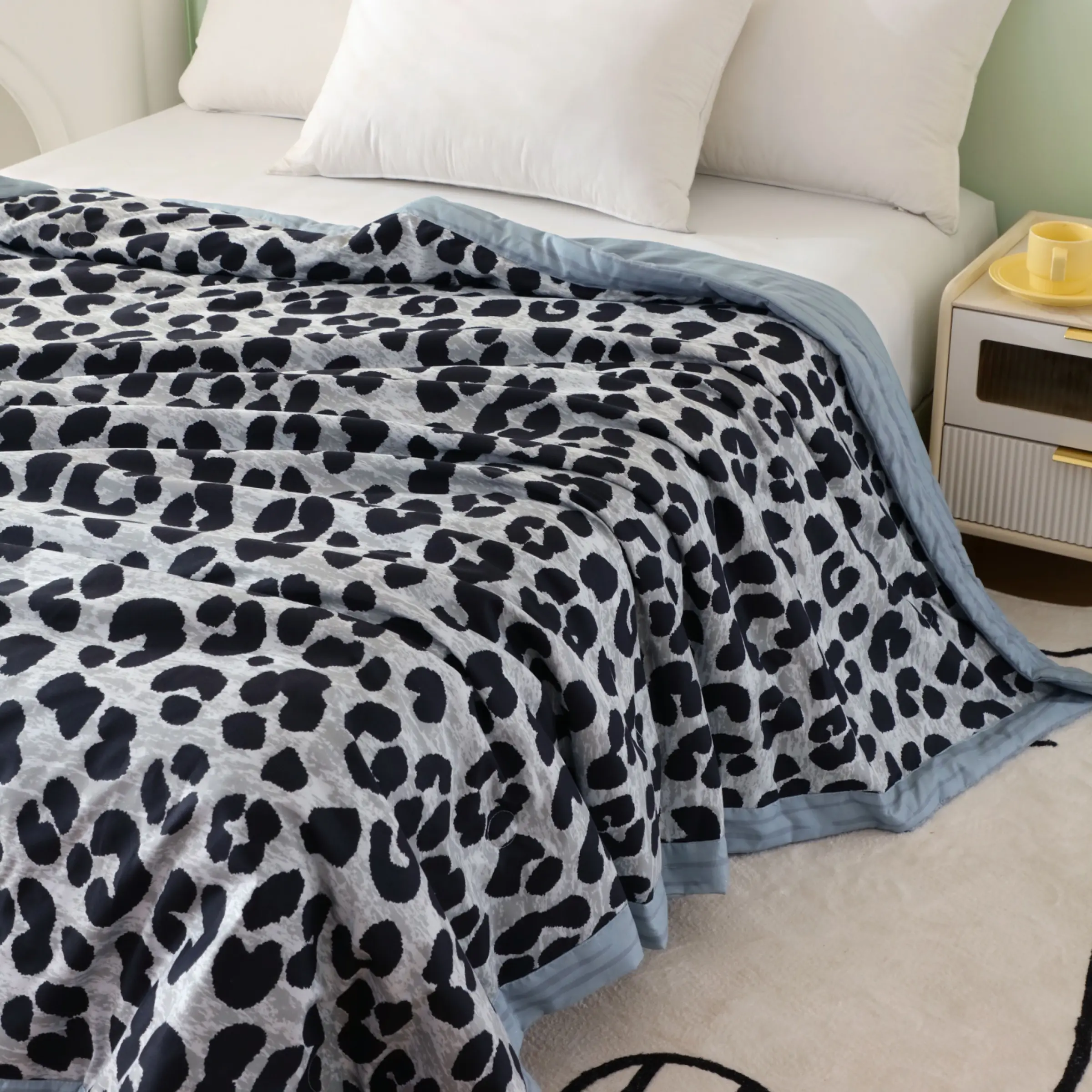 Leopard Print Washable Cotton Breathable Summer Machine Washable Quilt, Precise Stitching Craftsmanship, No Shrinkage, Suitable for Single and Double Beds