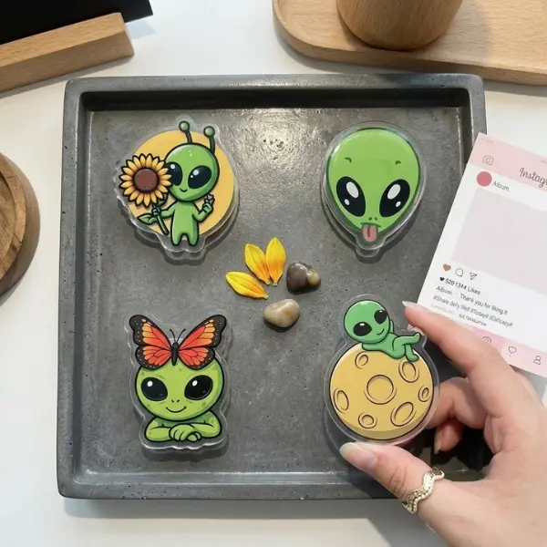Cute Alien Phone Grip, Green Extra Terrestrial MagSafe PopSocket, Kawaii Sunflower Moon Butterfly Alien Phone Socket, Unique Space Gift