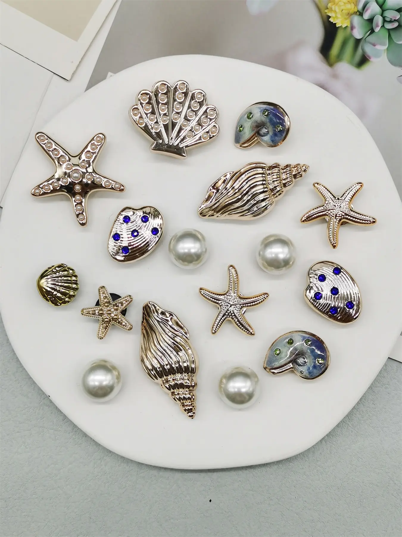 16pcs ABS Resin Nautical Style Ocean Themed Cute Shoe Charms, Rhinestone Seashell Starfish Conch Shoe Decorations, Faux Pearl Decor Shoe Accessories, DIY Shoe Clips for Sandals, Ideal Birthday Party Gifts (Shoes not Included)