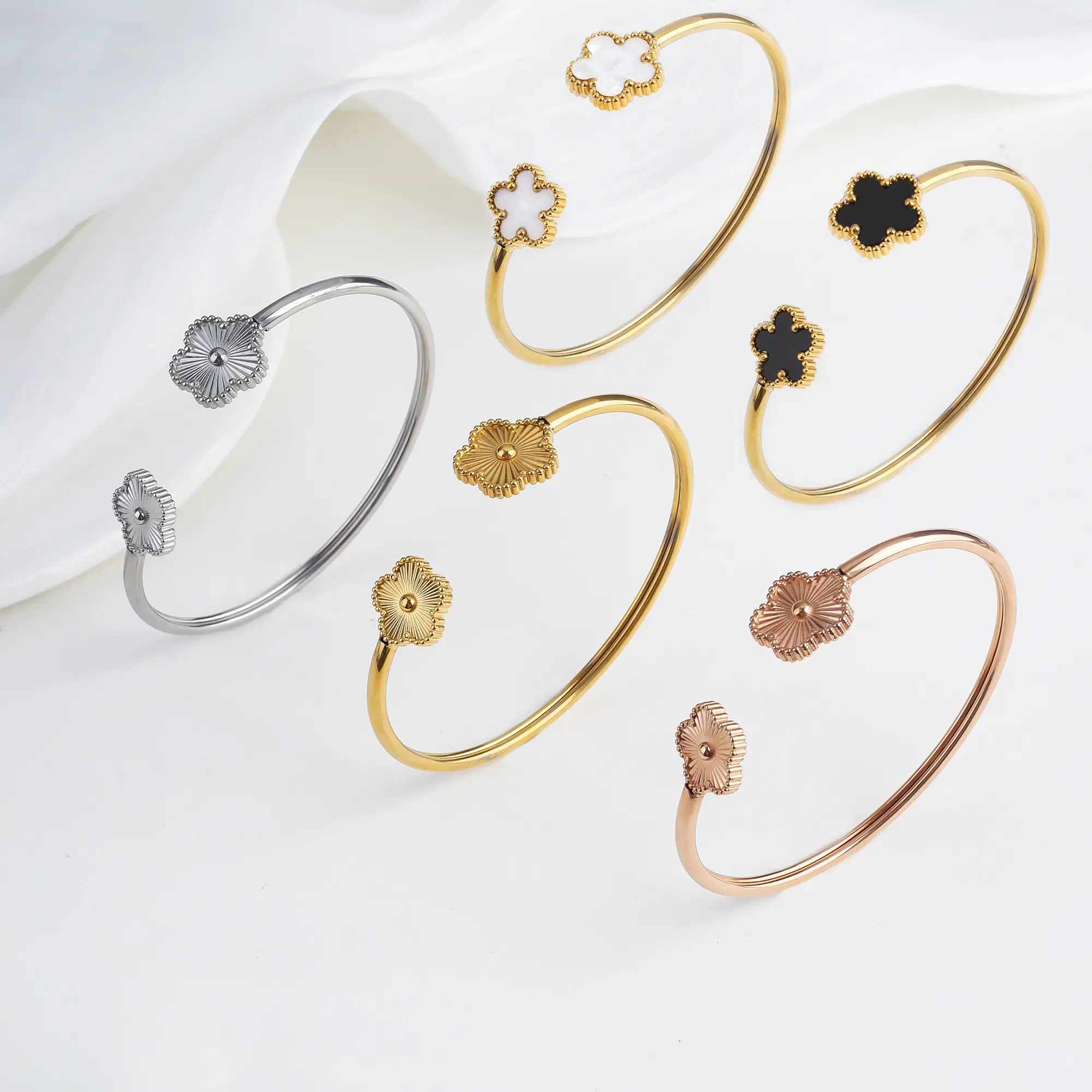 Hot INS Hot Sale Stainless Steel Laser Five Leaf Flower Opening Ladies Bangle Classic For Woman Girl Clover Jewelry Party Gift 2024 Gift for love
