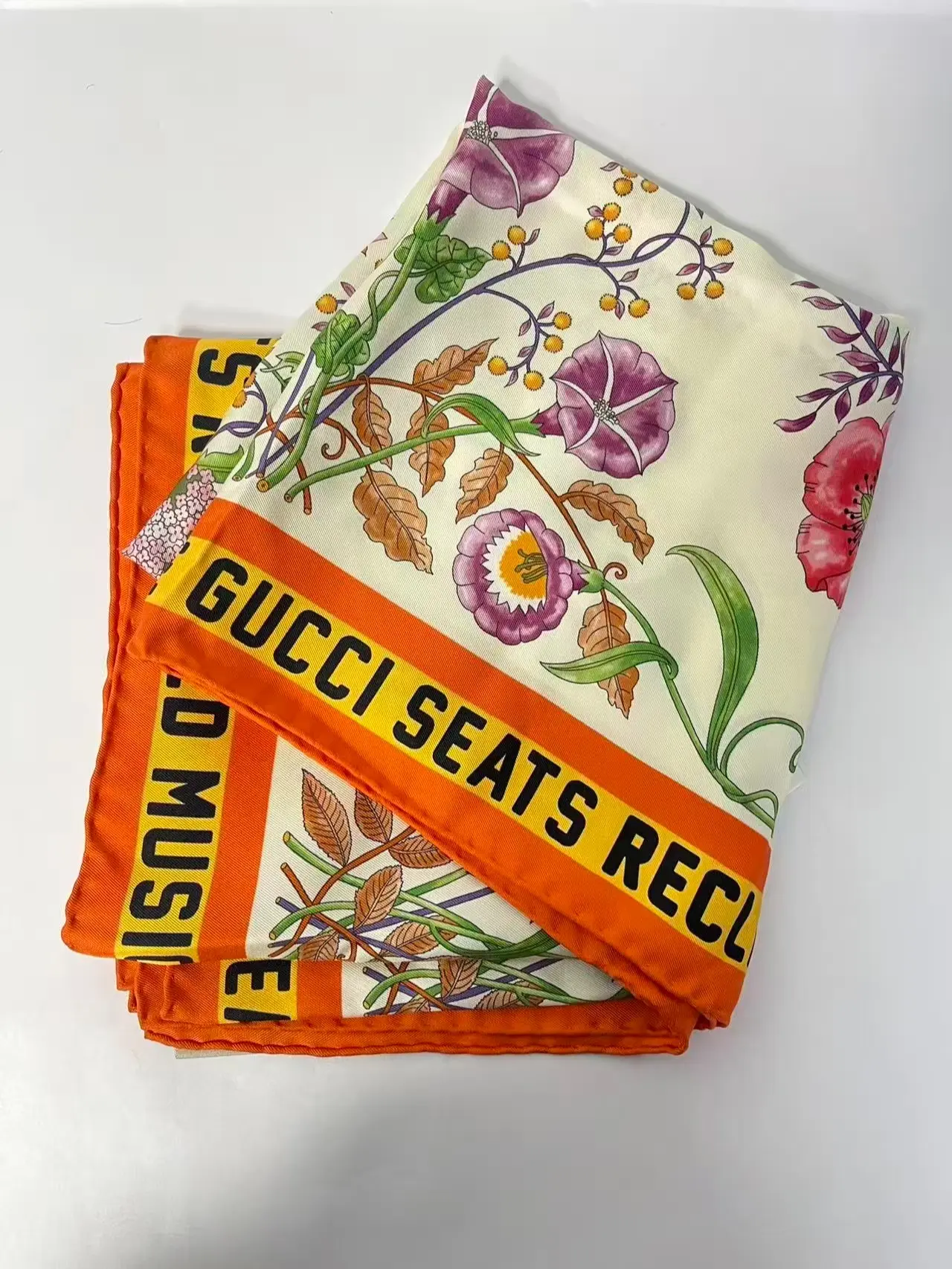 Pre-owned Gucci Small Floral Print Silk Square Scarf n22908192