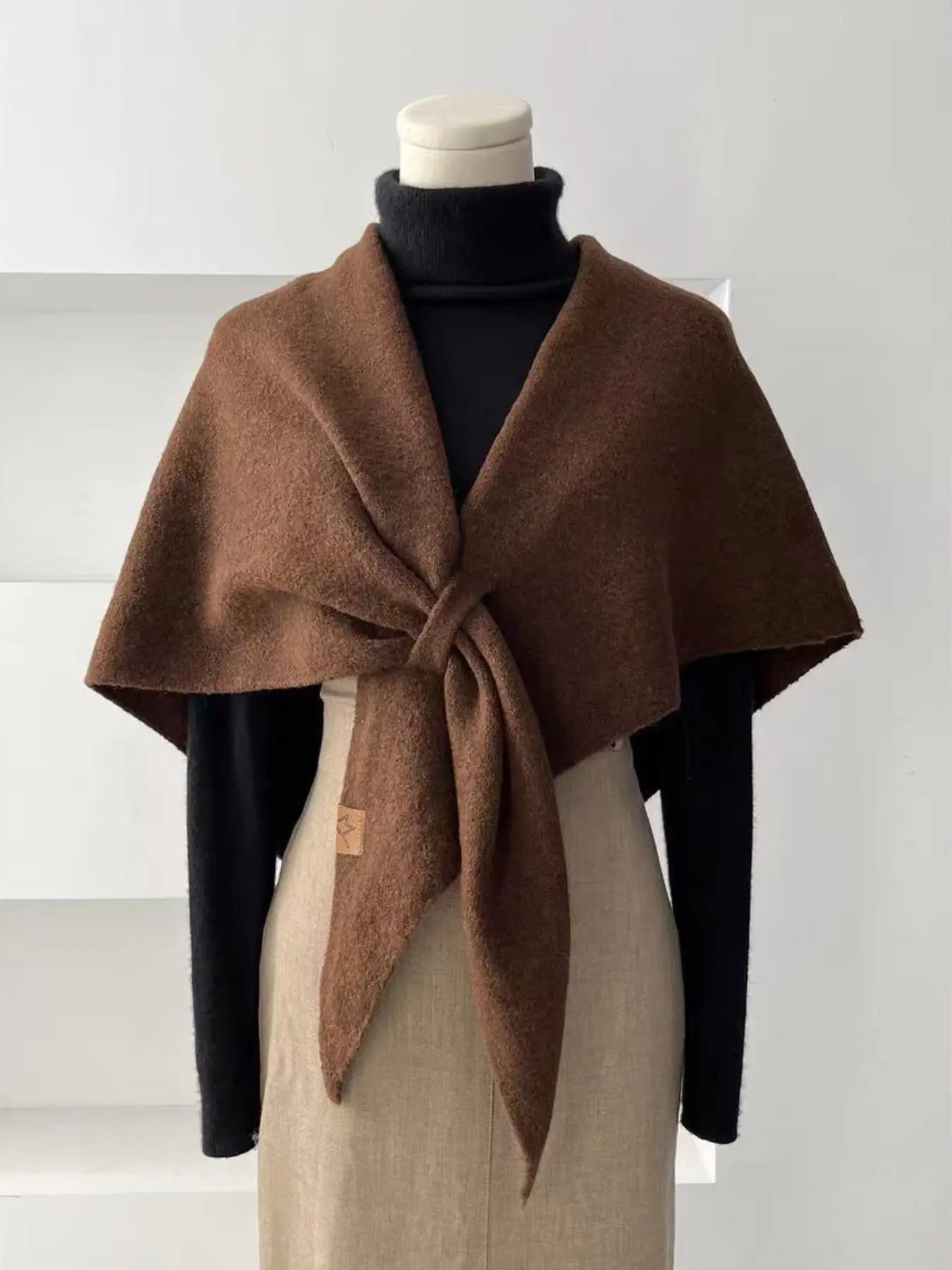 Women's Wool Blend Triangle Scarf, Casual Soft Scarf, Warm Neck Protector for Fall & Winter, Versatile Plain Large Shawl, Casual Outerwear Accessory, Scarf Wrap