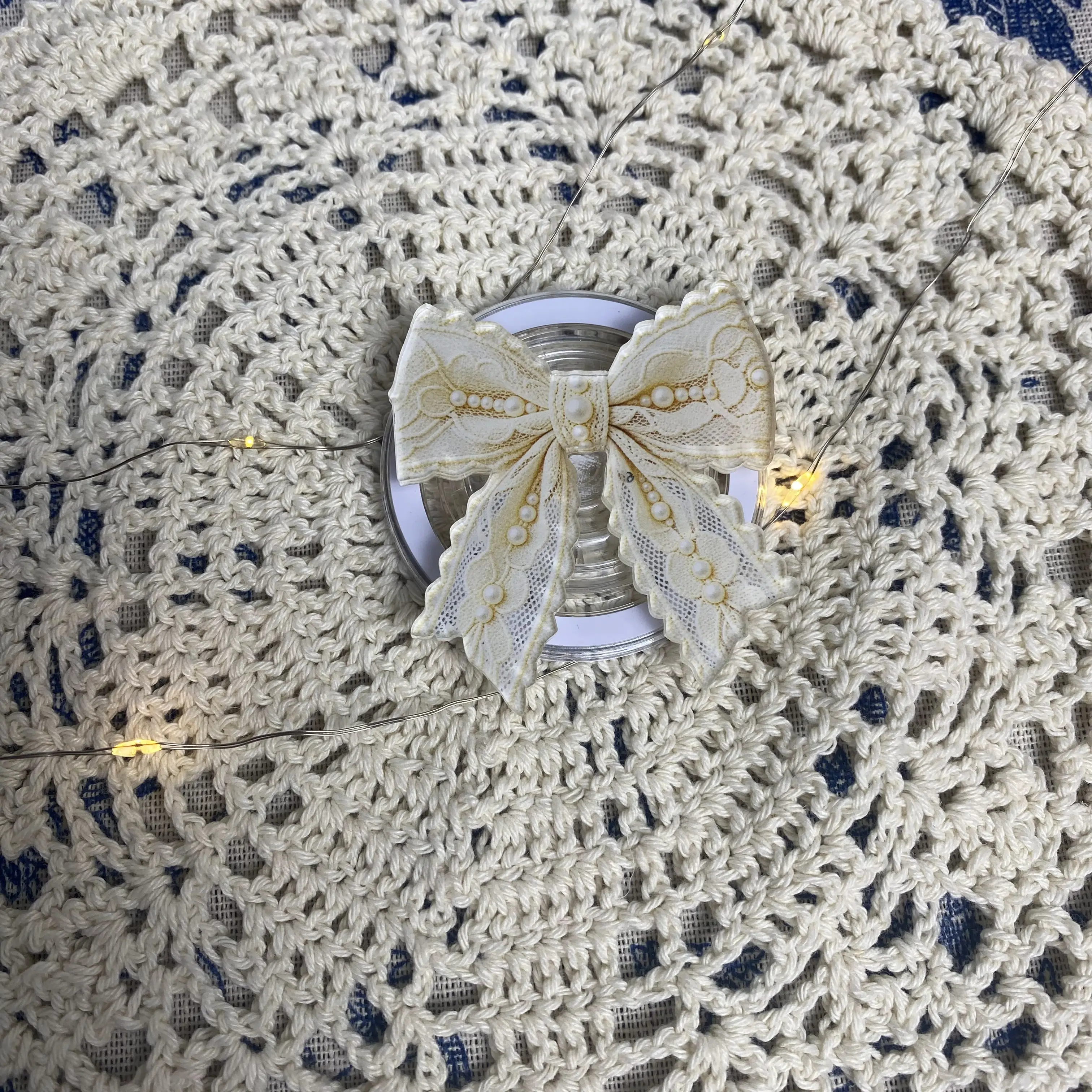Elegant Ivory Lace Bow Magnetic Phone Grip - Pearl Detail Acrylic Phone Stand & Holder - Coquette Bridal Accessory Gift