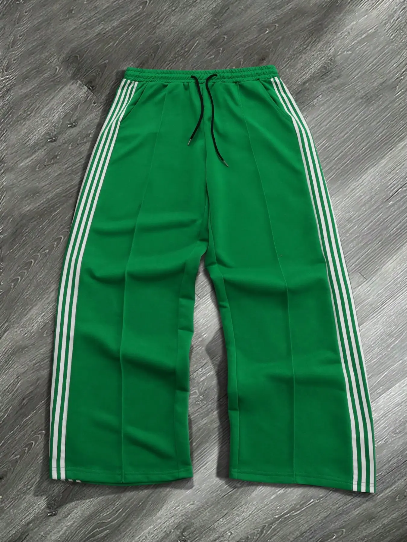 Mens american retro Vintage style green Athletic track pants with classic three white stripes on the sides and center front pleat design elastic drawstring waist loose wide leg fit breathable comfortable versatile trendy casual trousers