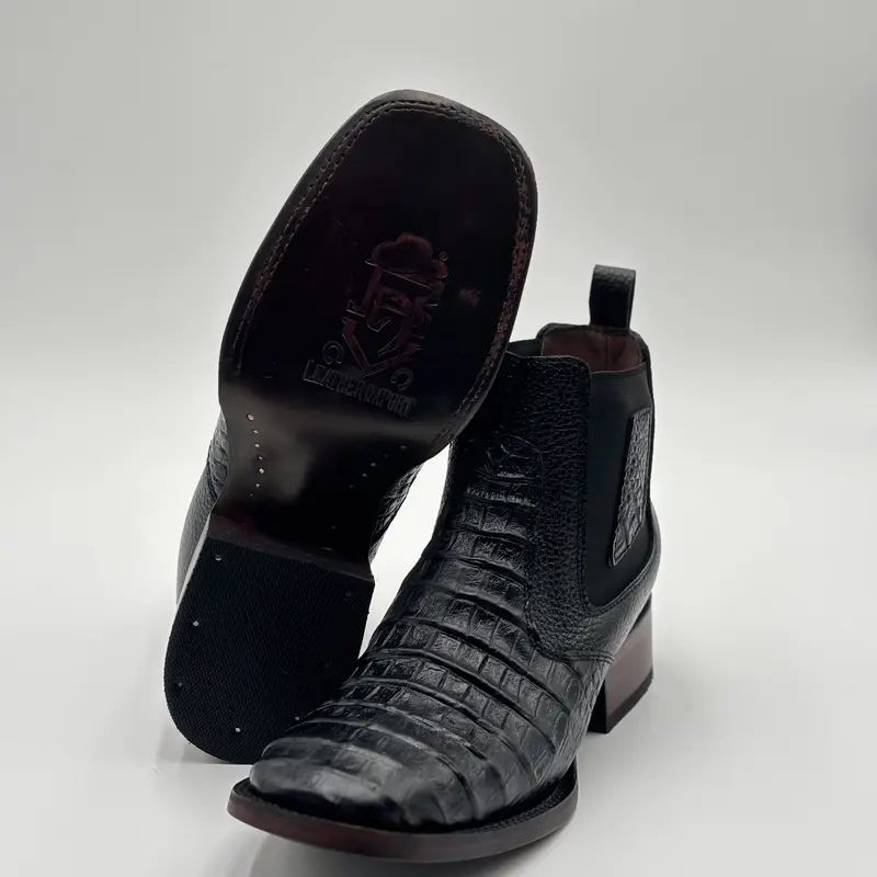 Botin negro grabado/ Embossed leather B
