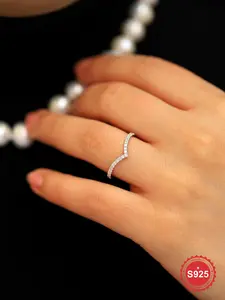 925 Sterling Silver Fashion V-shaped Artificial Zirconia Ring, Fashion Jewelry for Party, Daily Clothing Decor, Trendy All-match & Exquisite Jewelry for Birthday Gift