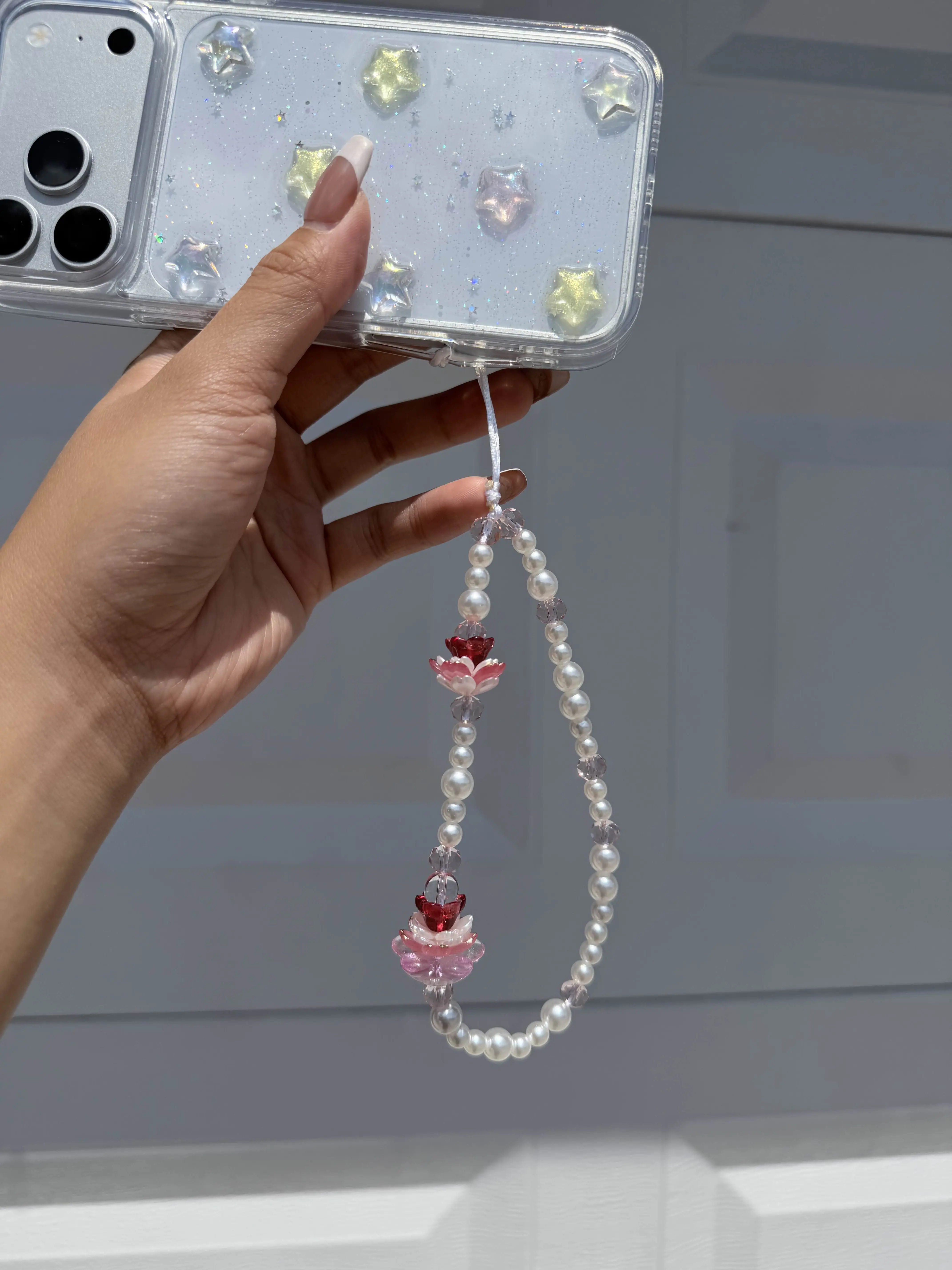 Handmade Durable Red Lotus Floral Mobile Phone Strap, Aesthetic Digital Wrist Lanyard Charm, Phone Accessories