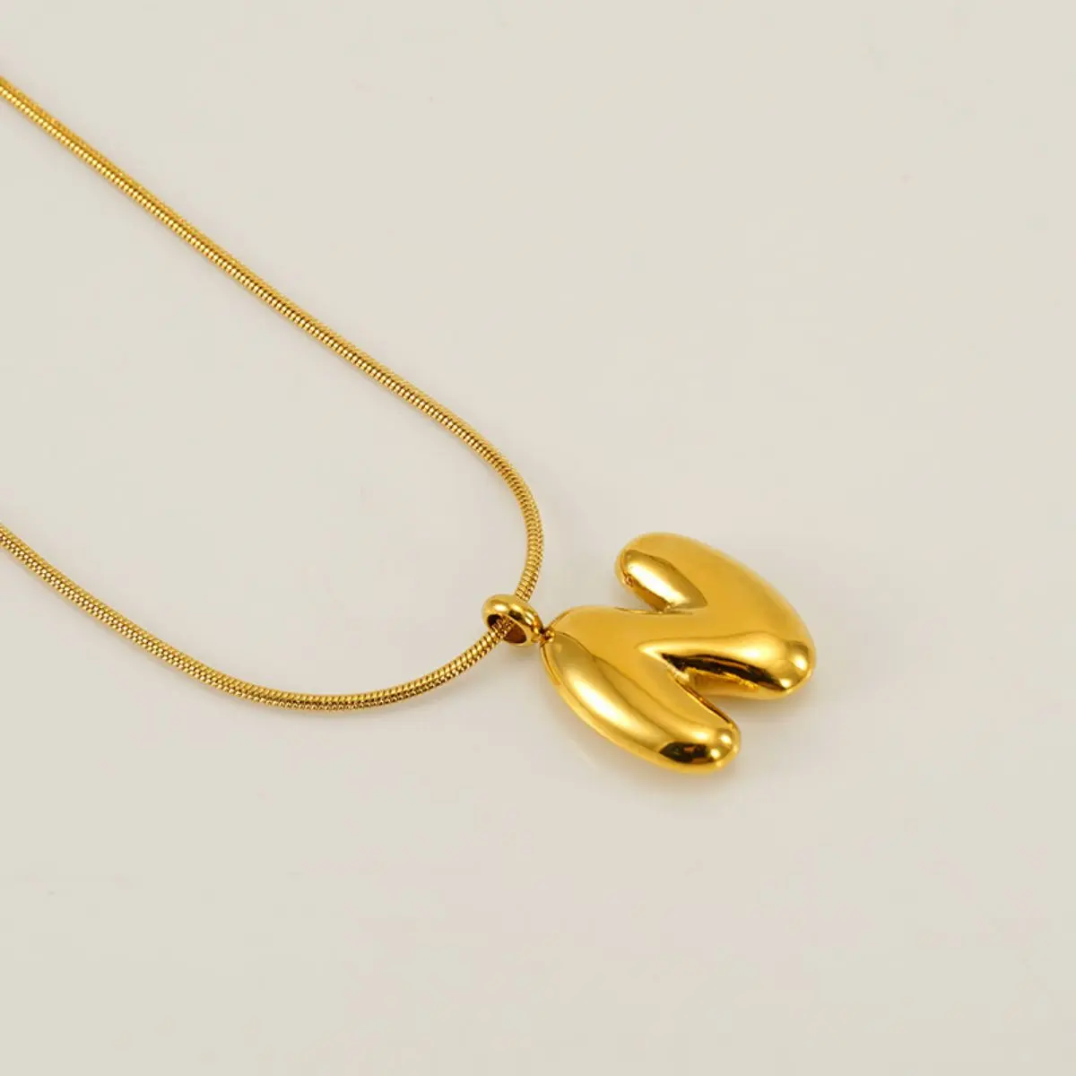 VEVE Bubble 26 English Letters Glossy Pendant Necklace Niche Versatile Gold-plated Titanium Steel Necklace Jewelry VEVE Bubble 26 English Letters Glossy Pendant Necklace Niche Versatile Gold-plated Titanium Steel Necklace Jewelry