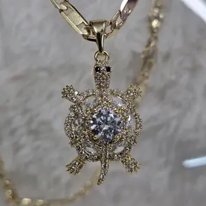 # 0207 Cadena con dije de tortuga adiamantada en oro laminado 14k Alta calidad