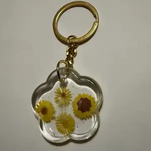 Flower Keychain with Yellow Floral Decorations in Clear Resin Design for Keychains