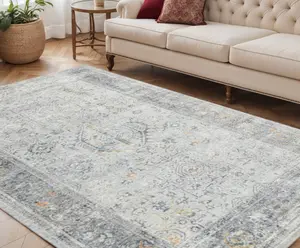 HomeRoots 570823 5 x 8 ft. Gray Silver & Rust Medallion Rectangle Area Rug