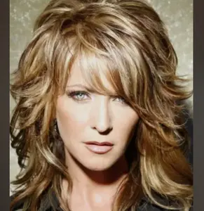 20-inch long fluffy curly multi-colored brown and blonde synthetic hair wig for women, soft and stylish layered waves, capless wig, synthetic hair wig for daily use, Halloween wig