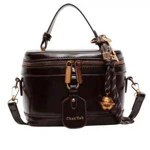 New Fashion Solid Color Shoulder Bag, Purses for 2026, Crossbody Pu Letter Pattern Decorative Design Handbag, Make Up Bag with Bell Slung, Box Bag, Suitable for Shopping, Holiday Parties, Dating