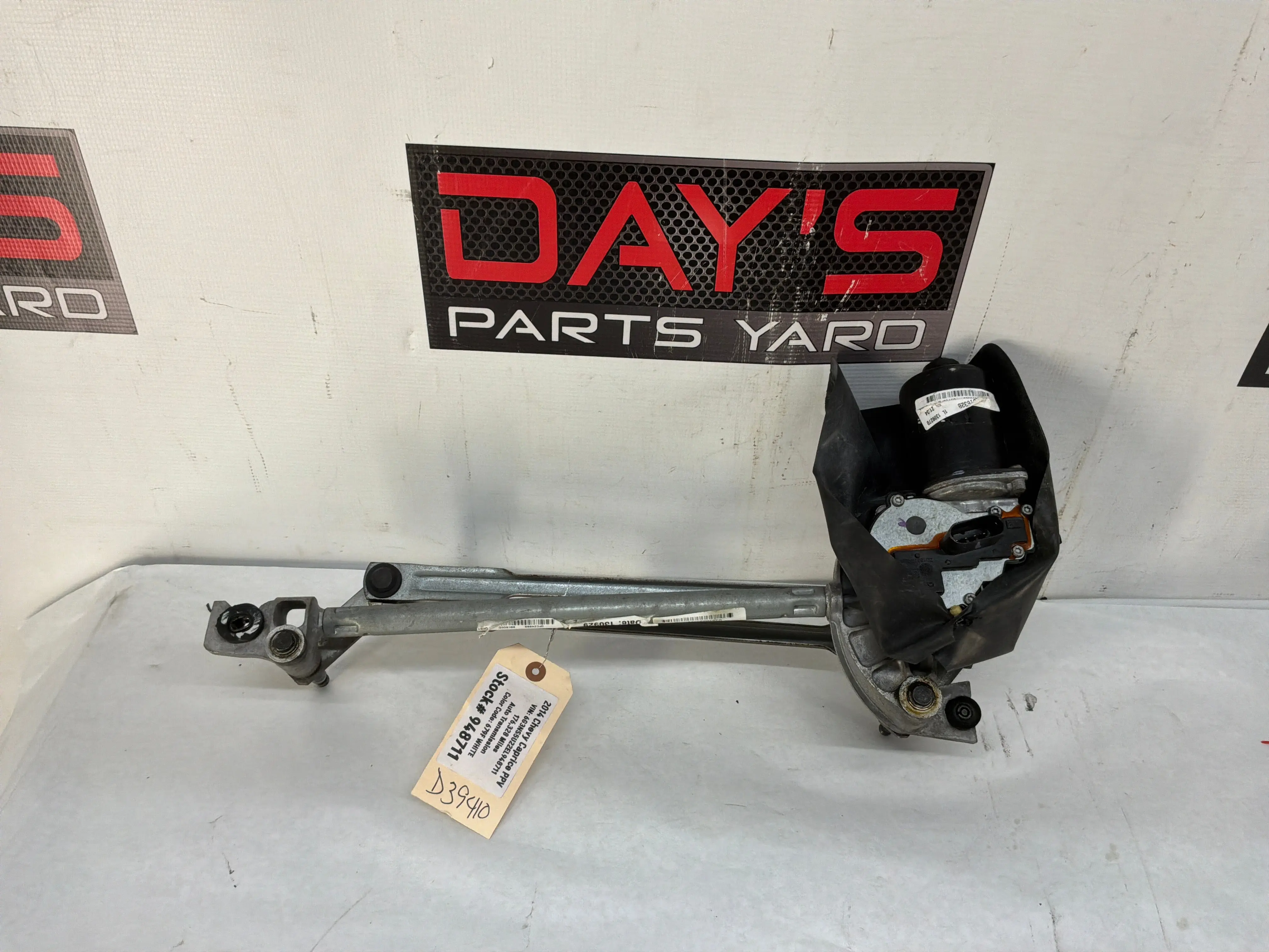 2014 Chevy Caprice PPV Windshield Wiper Linkage Arm w/ Motor OEM