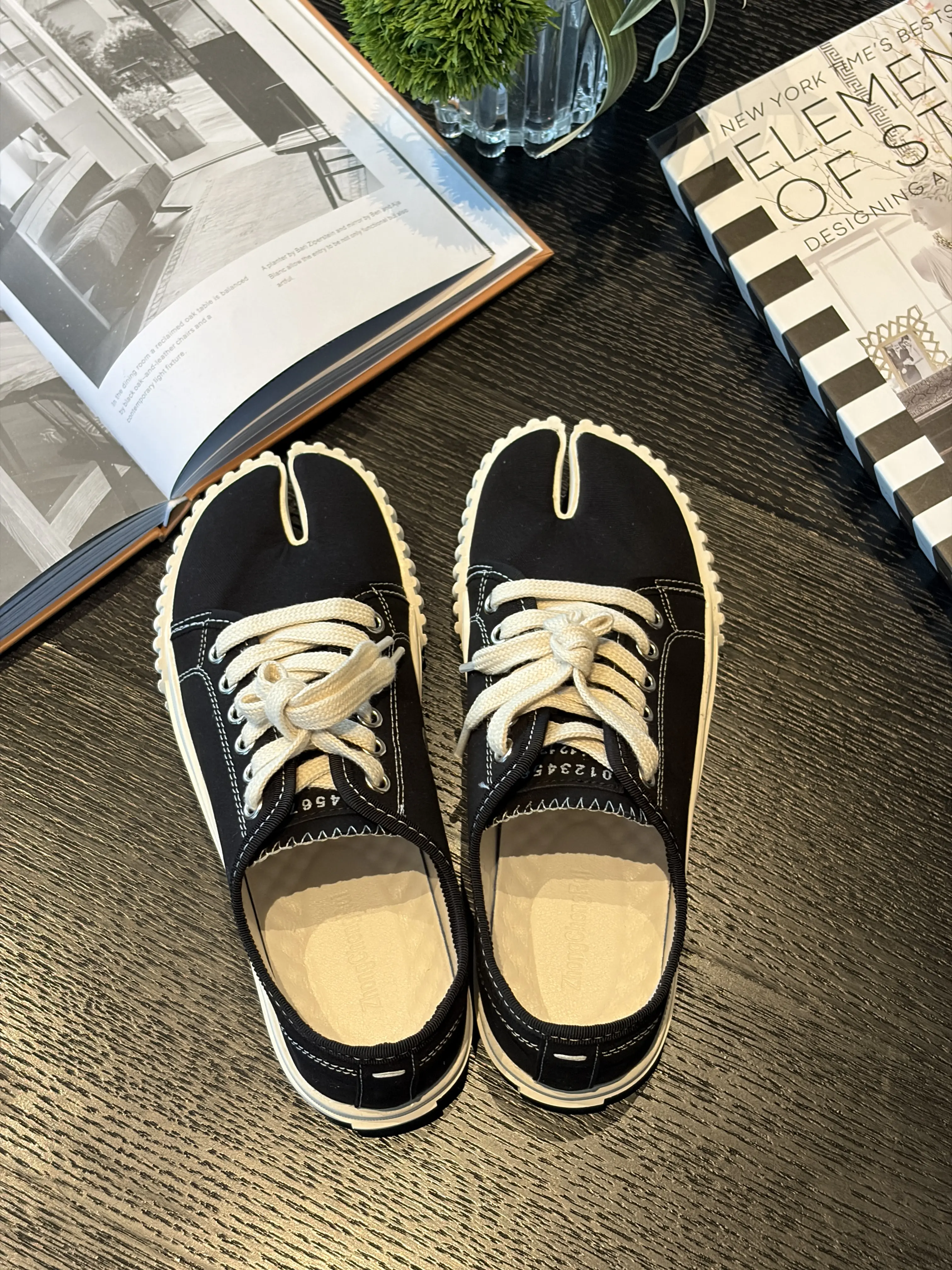 Trendy canvas casual shoes, unisex lace-up platform sneakers with a serrated sole, minimalist Korean street style, lightweight non-slip soles, versatile everyday fashion footwear