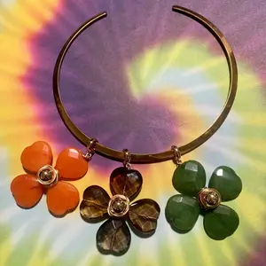 Natural Stones Clover pendant