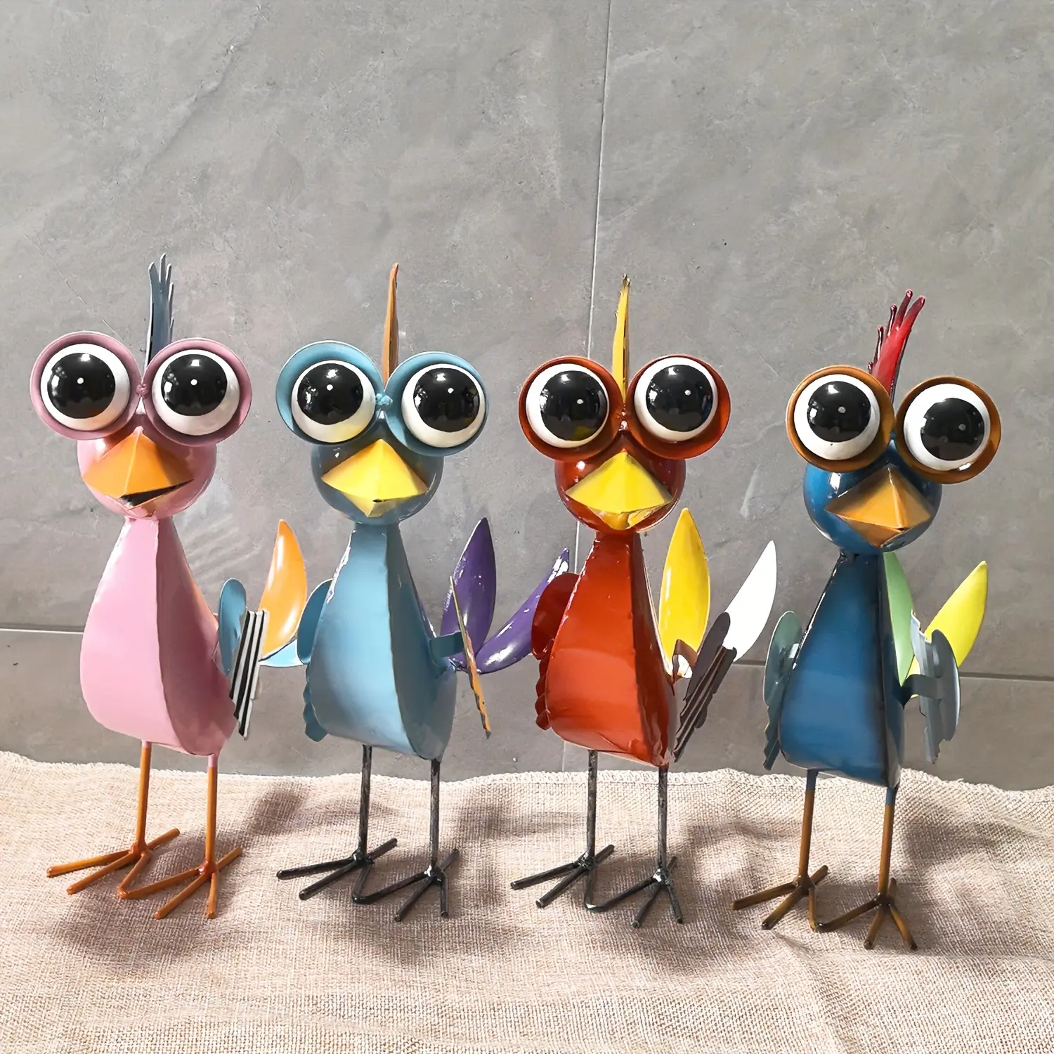 1 Bird Statue, Decorative Figurines, Decorative Piece - Indoor/Outdoor Decoration - Durable Iron Structure for Home, Office, Garden - Gift for Bird Lovers - Bird Sculpture with Colorful Beak and Tail - Animal Art for Living Room or Yard