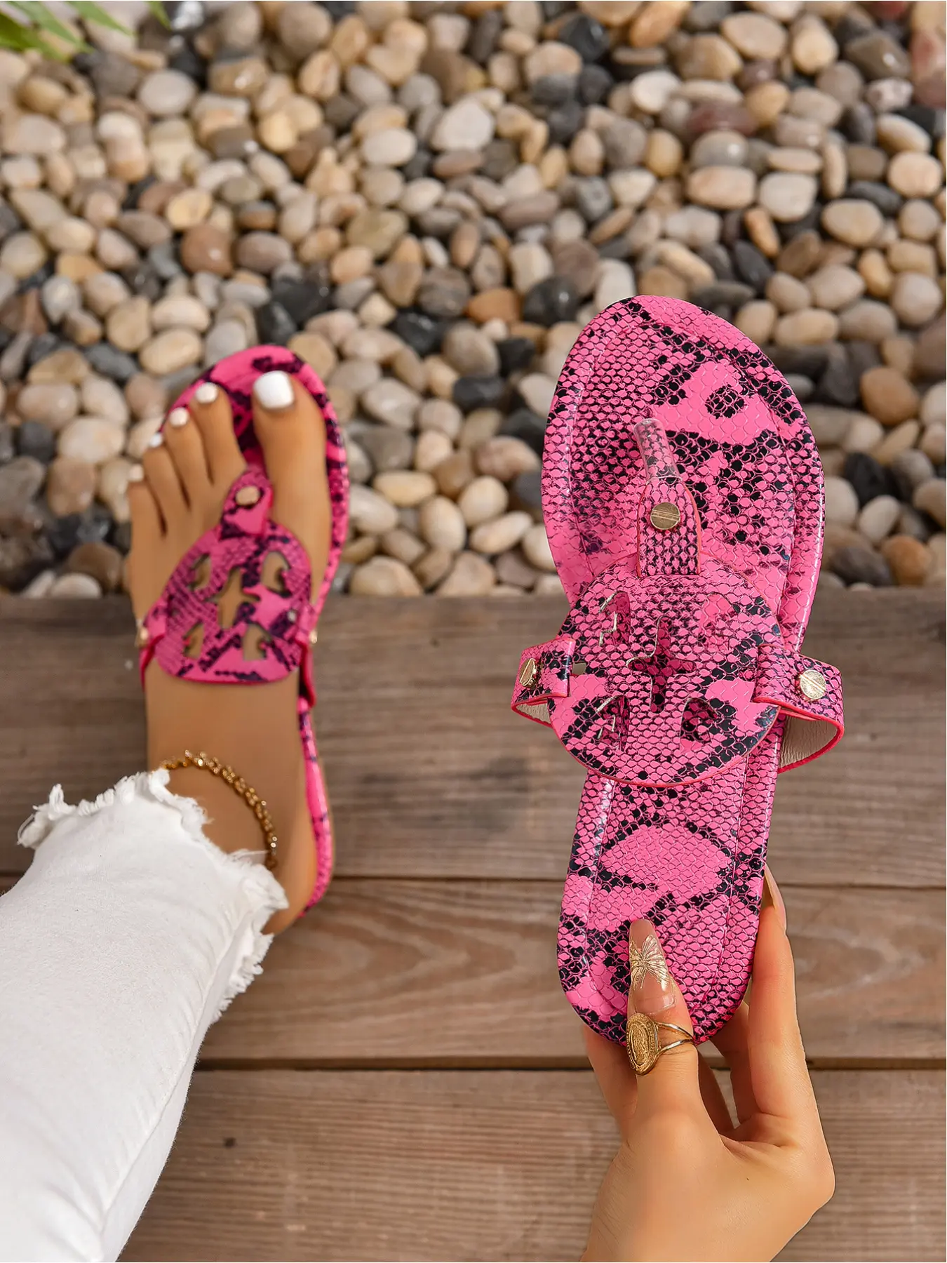 Fashionable women's summer flat sandals/light and comfortable soft sole anti-skid wear-resistant ethnic style toe post slippers, Flip Sandal/metal sequ decorated summer women's shoes