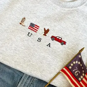 Embroidered sweatshirts are suitable for both men and women. American sweatshirts feature embroidered cotton round collars, while Western denim casual sweaters feature embroidered everyday wear that can be paired with raincoats