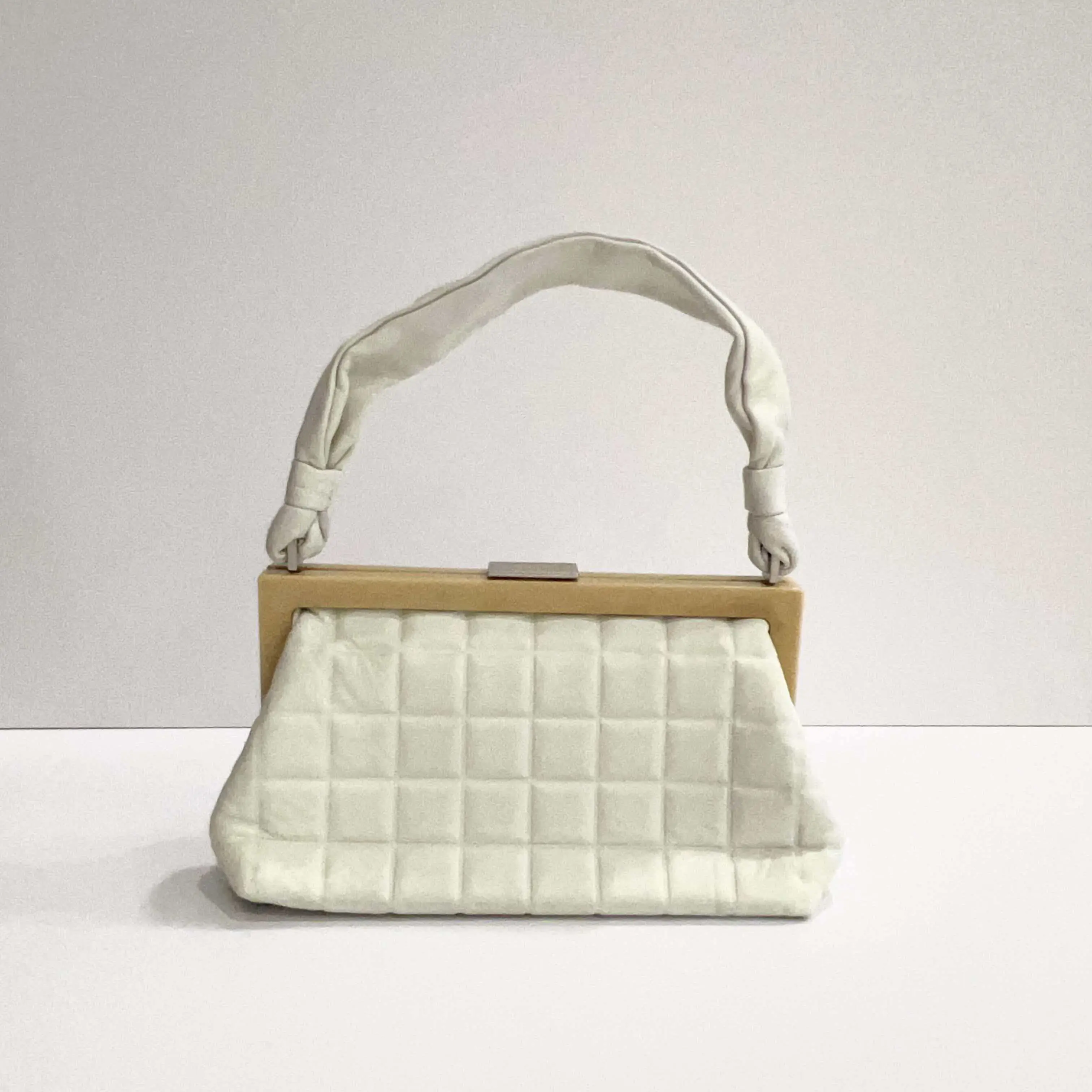 Pre-owned CHANEL Beige Lambskin Matelassé Clutch Bag