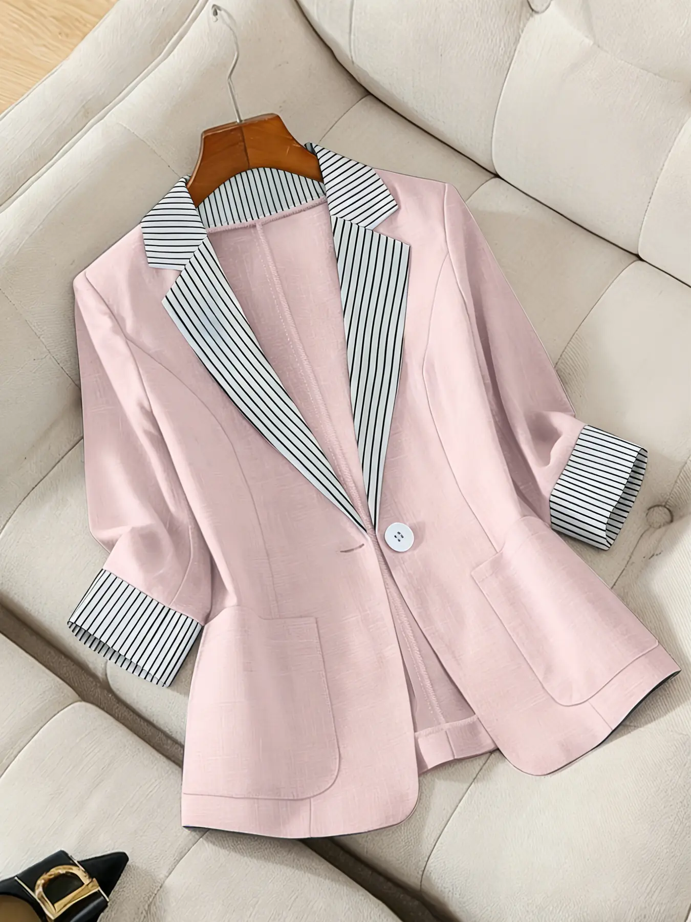 A women's color-block fashion Fitted three-quarter sleeve striped lapel single-breasted office blazer jacket, suitable for spring and summer, appropriate for daily commuting, business occasions, office wear, etc.