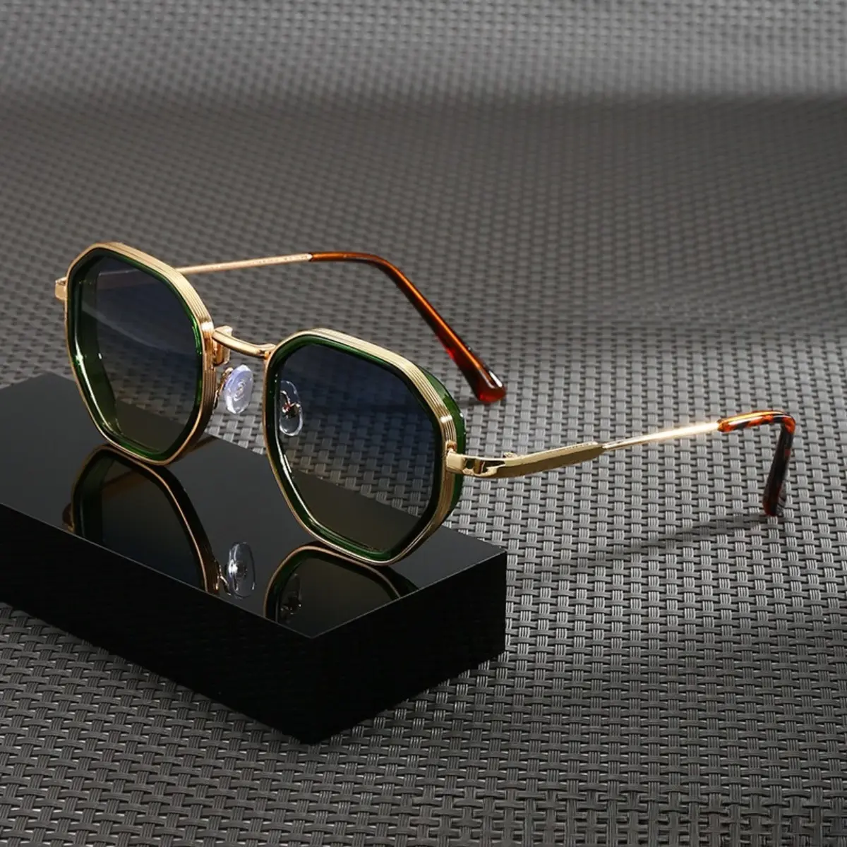 2026 Steampunk Metal Polygon Polarized Sunglasses - Full Rim Alloy Frame, Retro Futurism Lightweight High-Quality, Unisex Adult Fashion Accessory, Ideal for Street Style & Festivals, Men's Accessories (Alloy, Futuristic, Funky, Contemporary), Alloy Men's
